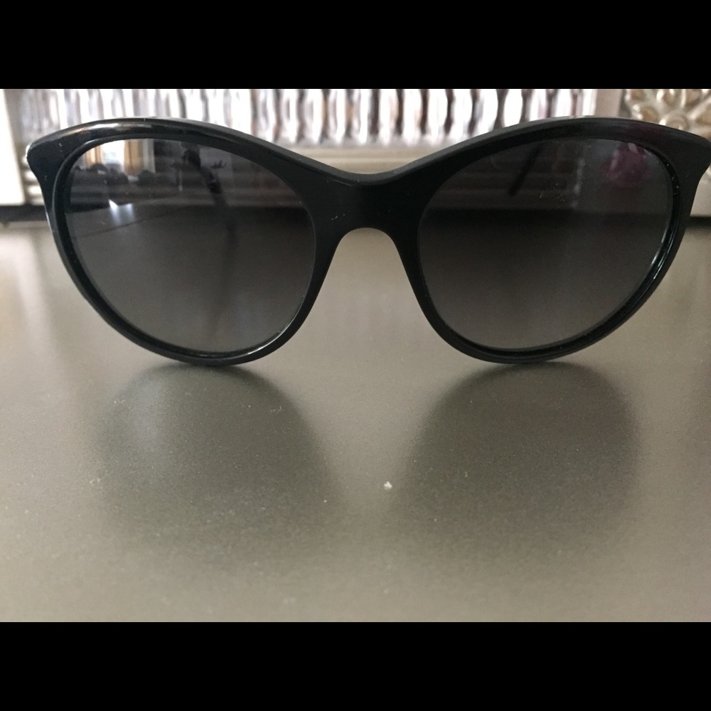 Burberry ladies sun glass used - Picture 2 of 7